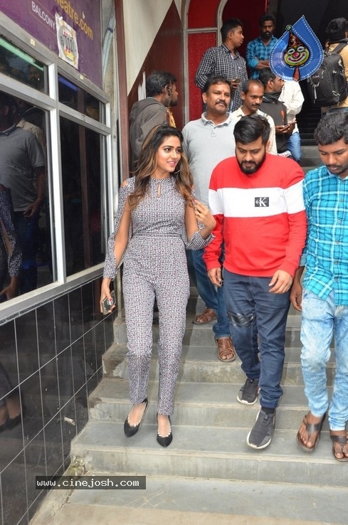 Bhagyanagara Veedhullo Gammathu Team at Sandhya Theater - 5 / 14 photos