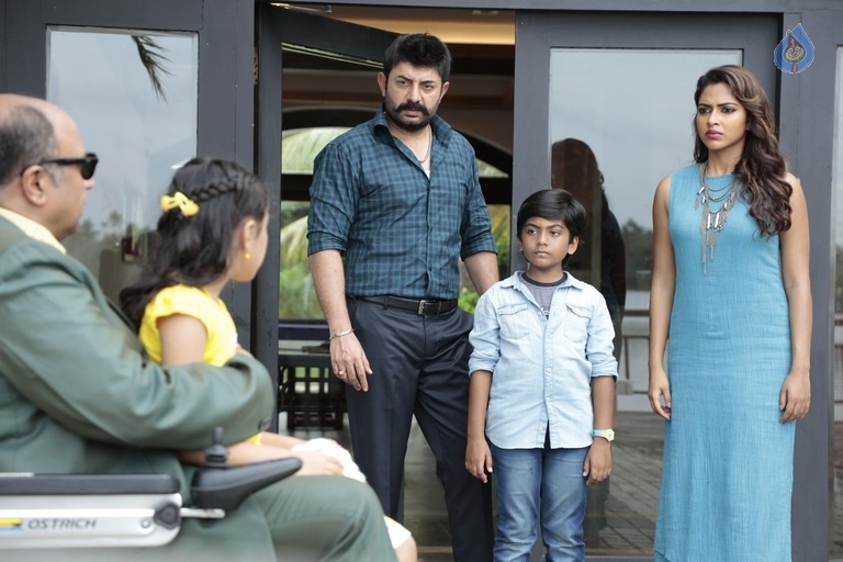 Bhaskar Oru Rascal Tamil Movie Photos - 6 / 10 photos