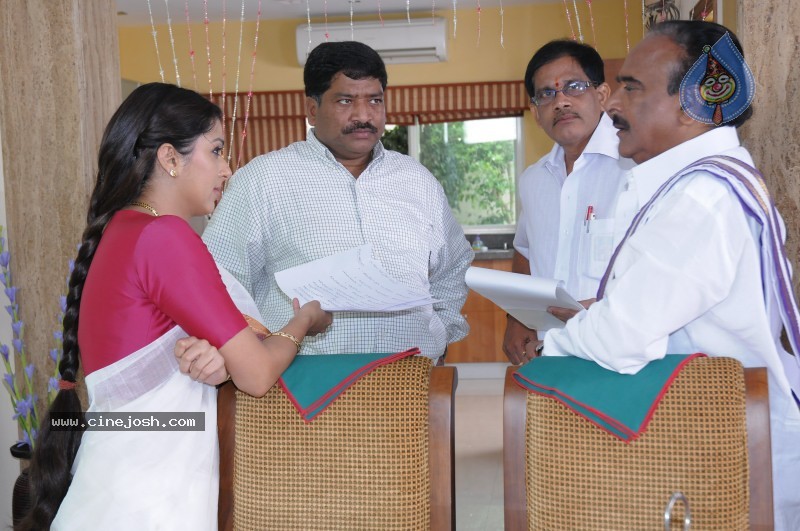 Bhumika,Prakash Raj Latest Movie Stills - 7 / 18 photos