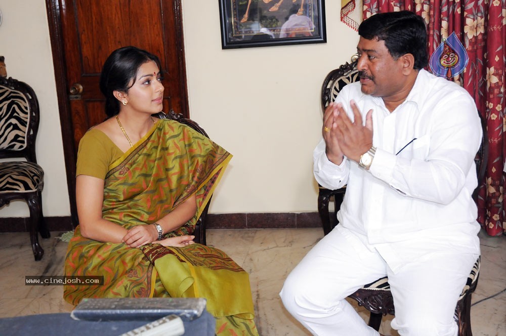 Bhumika Prakash Raj New Movie Stills - 6 / 148 photos