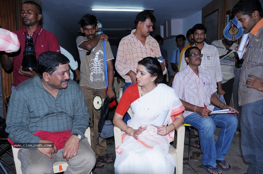 Bhumika Prakash Raj New Movie Stills - 17 / 148 photos