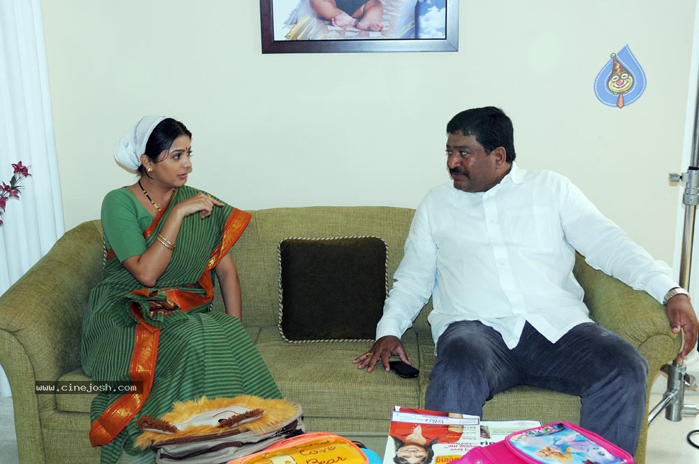 Bhumika Prakash Raj New Movie Stills - 99 / 148 photos