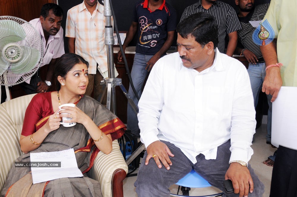 Bhumika Prakash Raj New Movie Stills - 104 / 148 photos