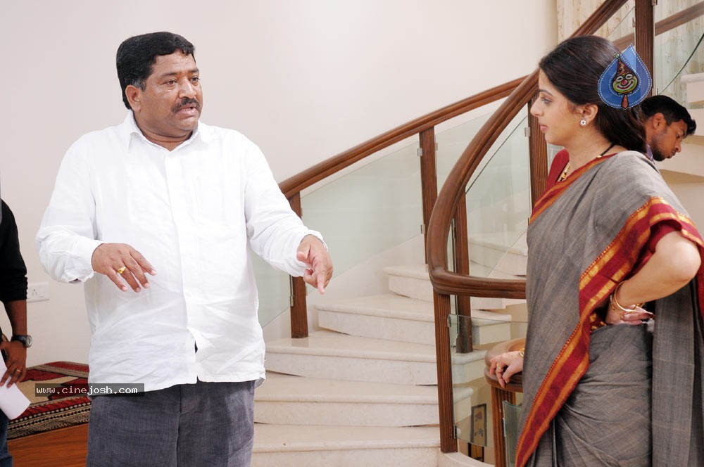 Bhumika Prakash Raj New Movie Stills - 113 / 148 photos