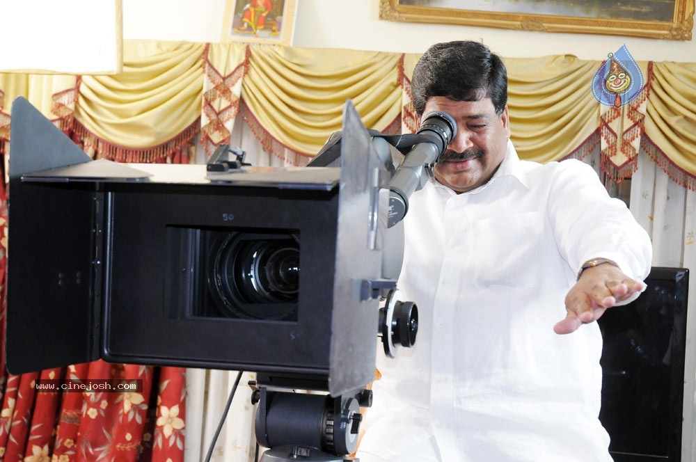 Bhumika Prakash Raj New Movie Stills - 114 / 148 photos