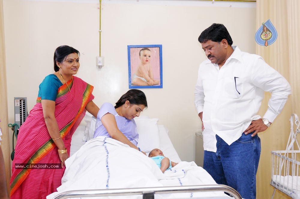 Bhumika Prakash Raj New Movie Stills - 128 / 148 photos