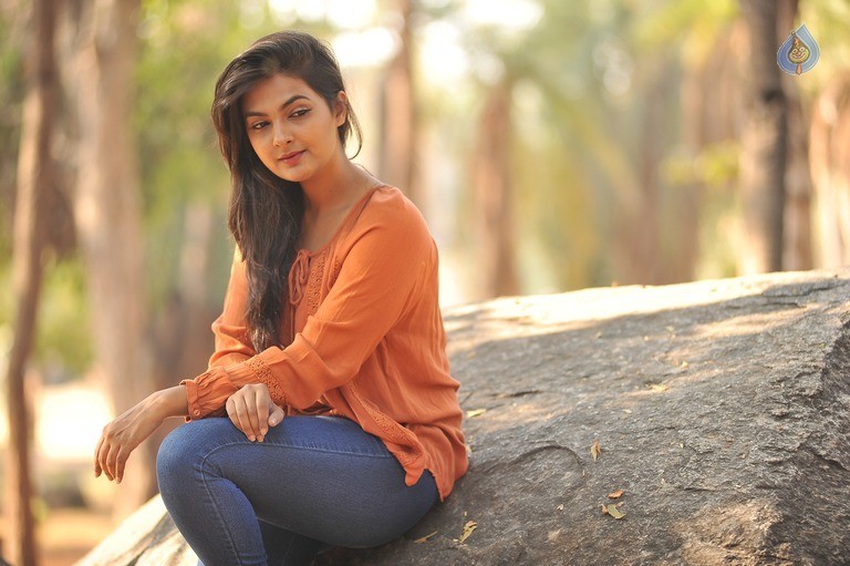 Bichagada Majaka Movie Photos - 7 / 34 photos