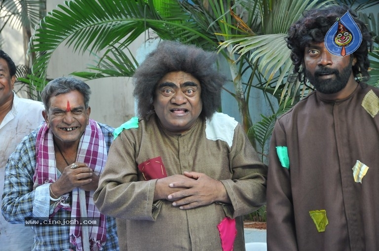 Bichagada Majaka Movie Stills - 7 / 15 photos
