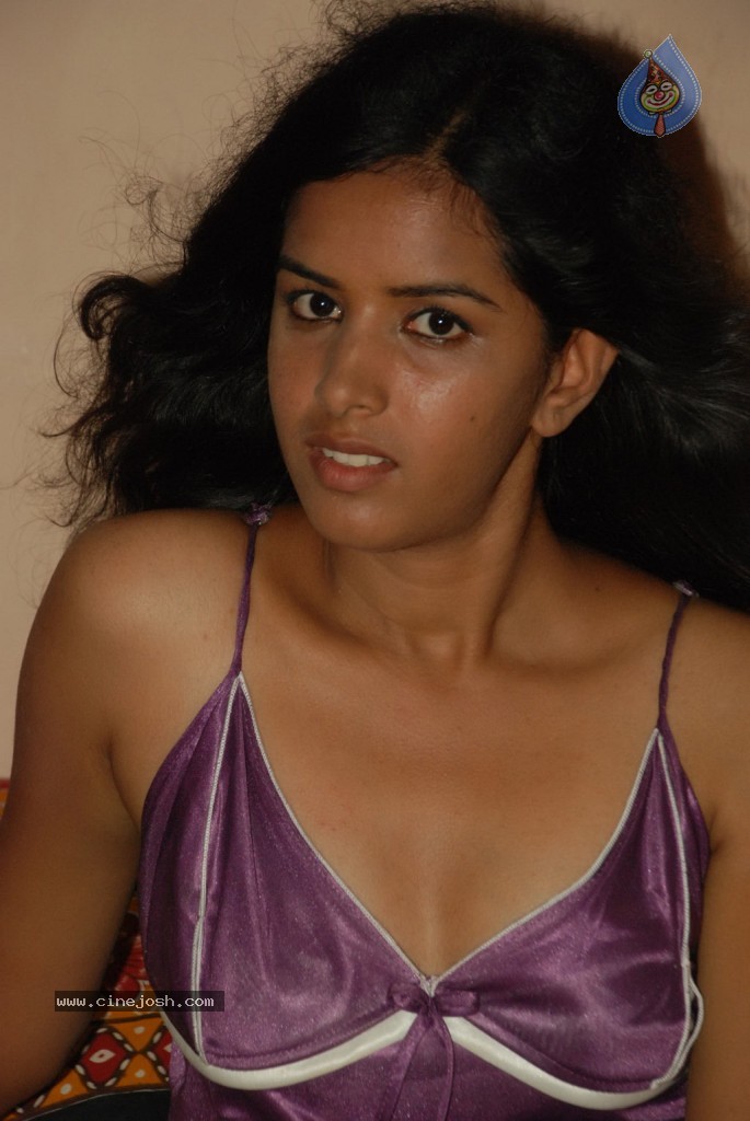 Bommai Nayakom Tamil Movie Spicy Stills - 8 / 17 photos