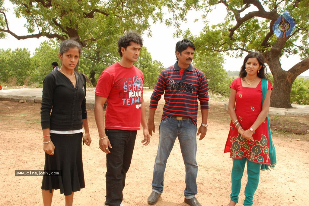 Bommai Nayakom Tamil Movie Spicy Stills - 16 / 17 photos