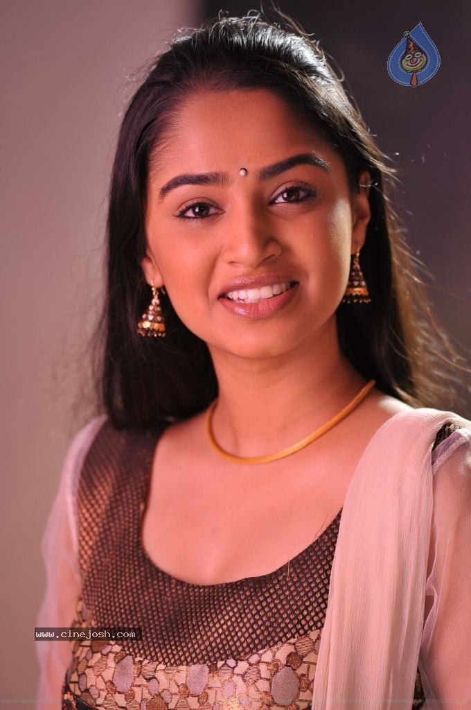 Boy Meets Girl Tholiprema Katha New Photos - 5 / 12 photos