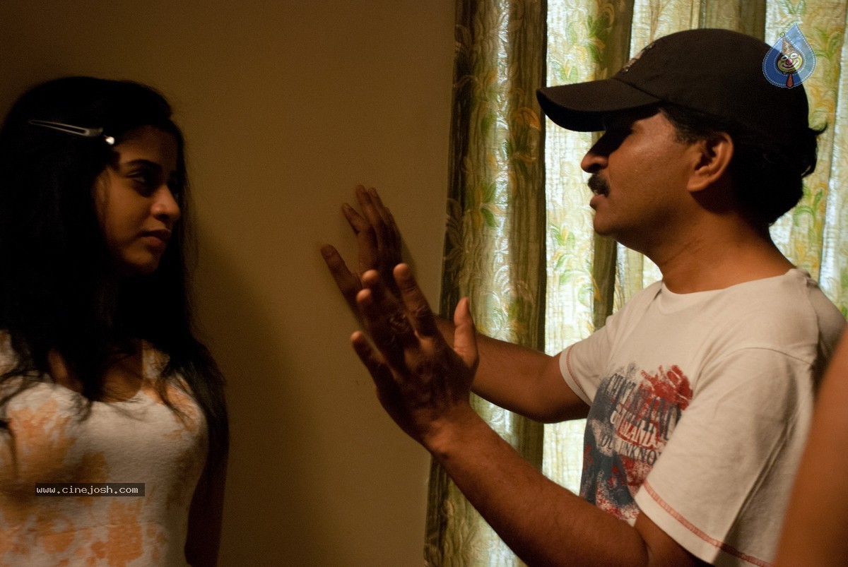 Break Up Movie Stills - 86 / 146 photos