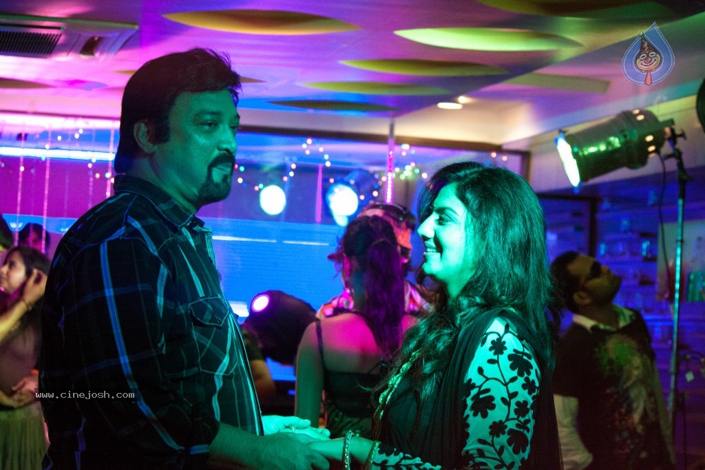 Break Up Movie Stills and Walls - 22 / 85 photos