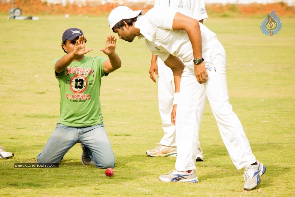 Break Up Movie Stills and Walls - 23 / 85 photos