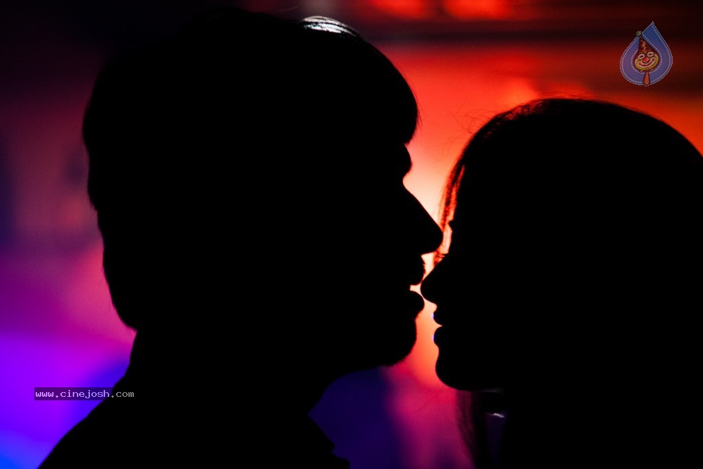 Break Up Movie Stills and Walls - 40 / 85 photos