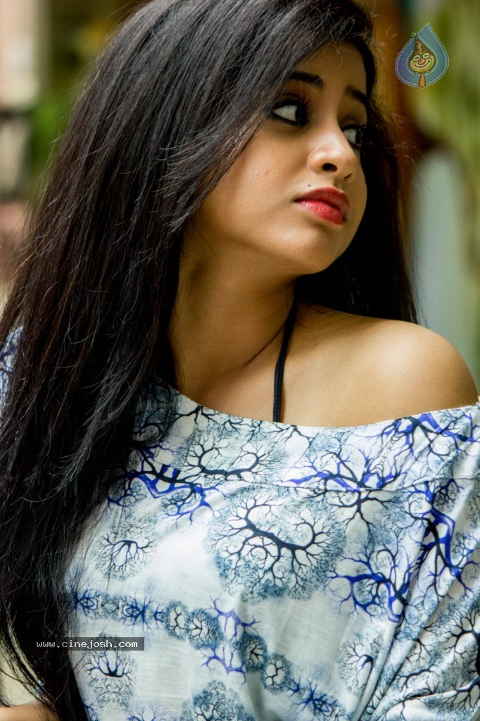 Breakup Movie Stills n Walls - 32 / 34 photos