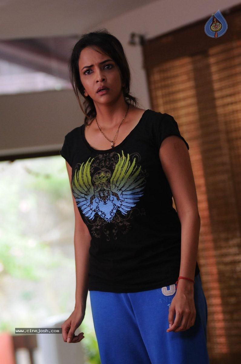 Budugu Movie Stills n Walls - 18 / 40 photos