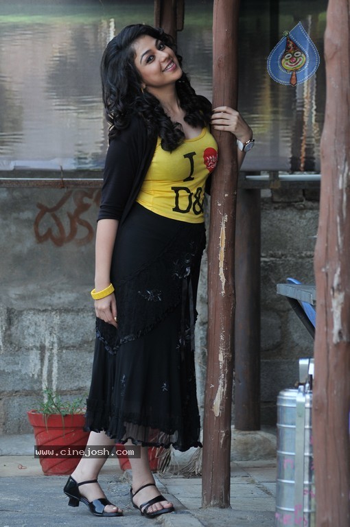 Bunny n Cherry Heroines Stills - 5 / 10 photos
