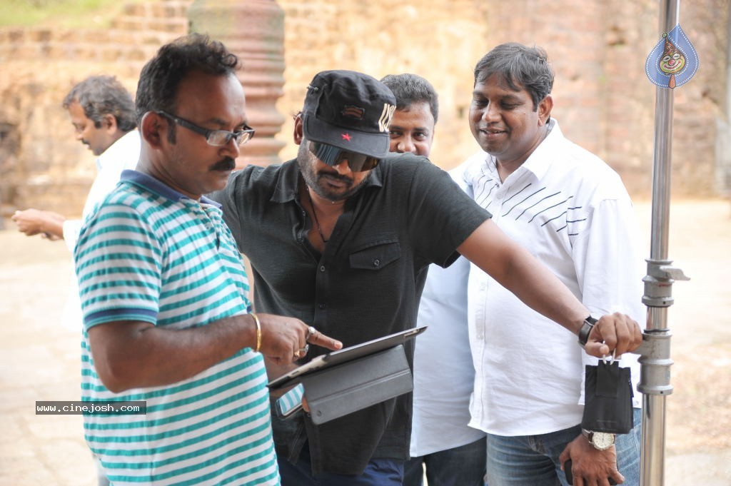 Businessman Movie Working Stills - 22 / 75 photos