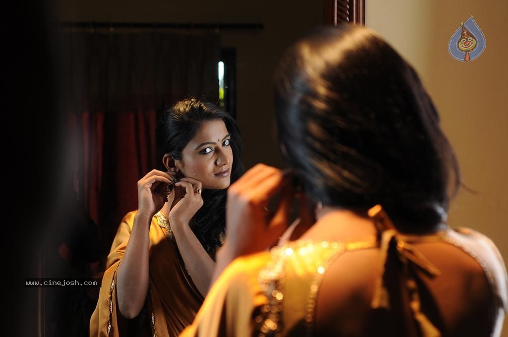 Calling Bell Movie Stills - 54 / 85 photos
