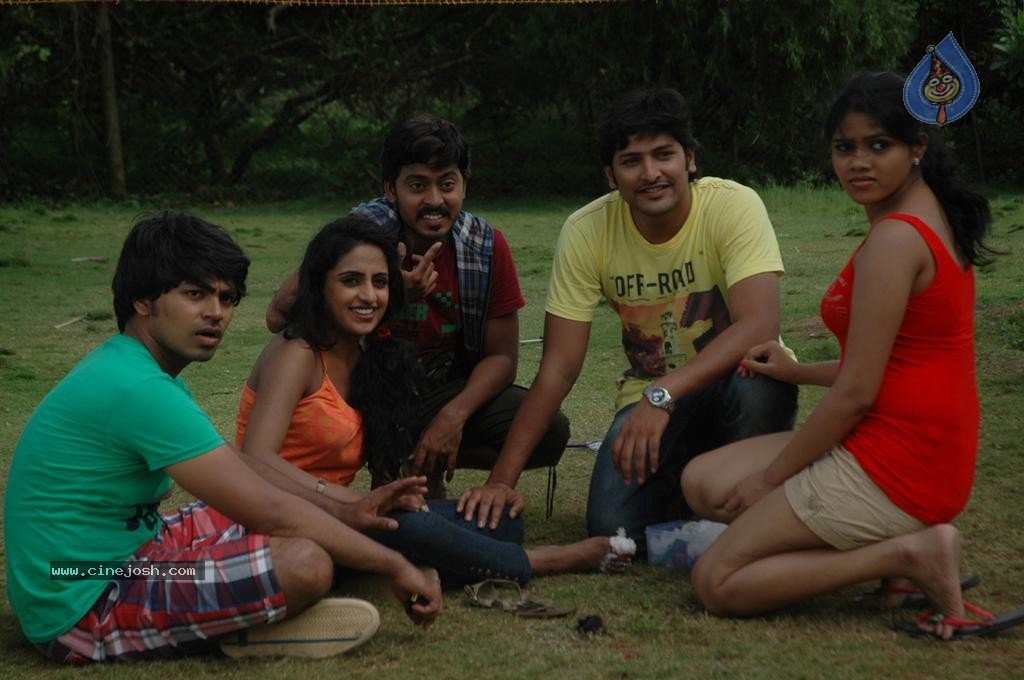 Calling Bell Movie Stills - 62 / 85 photos