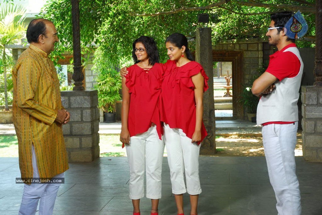 Chaarulatha Movie Stills - 5 / 14 photos