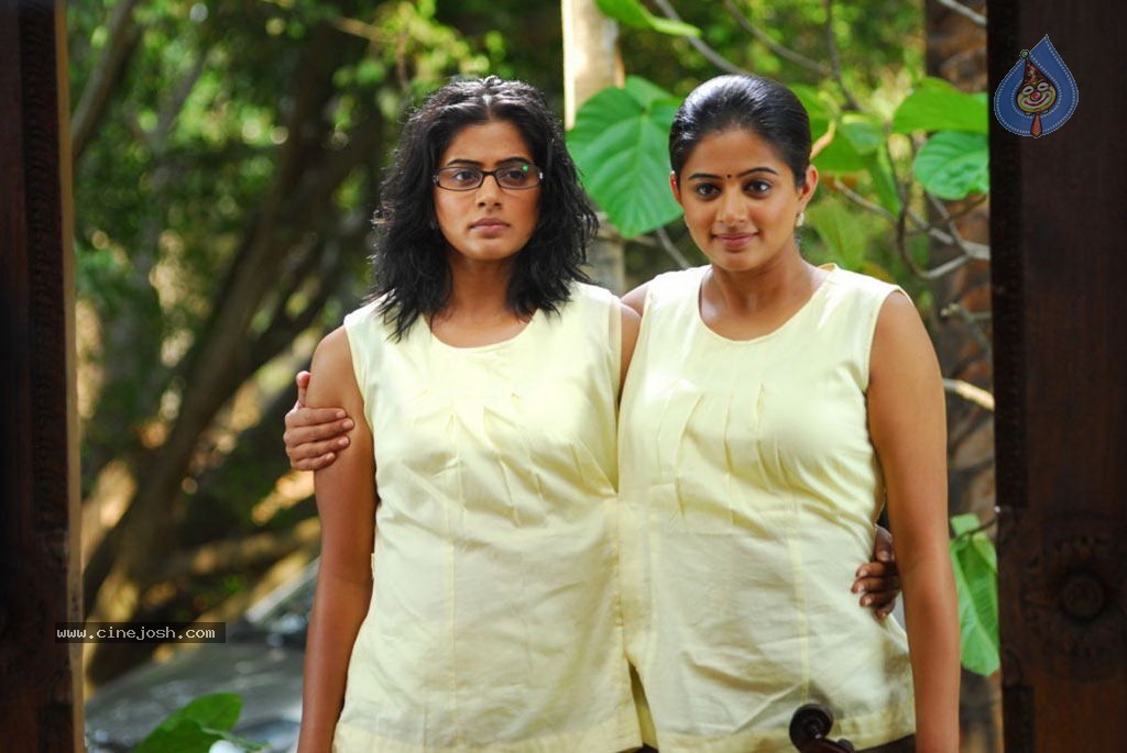 Chaarulatha Movie Stills - 13 / 14 photos