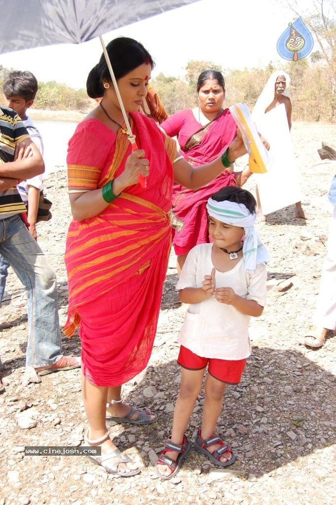 Chakali Ilamma Movie Stills - 25 / 26 photos
