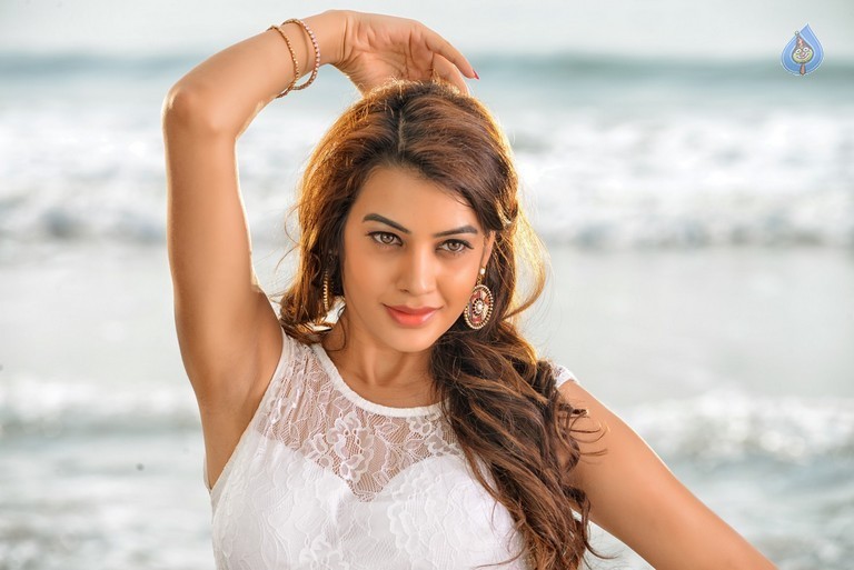 Chal Chal Gurram Movie Stills - 17 / 25 photos