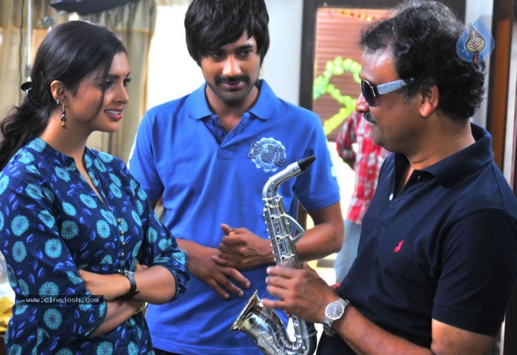 Chammak Challo Movie New Stills - 39 / 42 photos