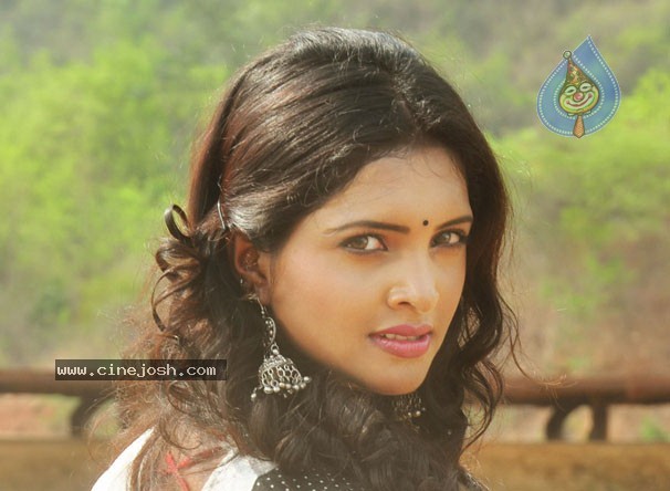 Chammak Challo Movie Stills and Walls - 28 / 39 photos