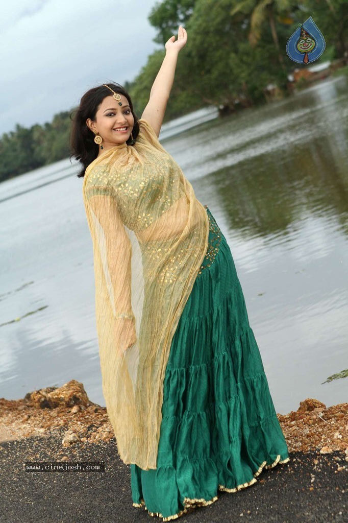 Chandamama Tamil Movie Photos - 9 / 39 photos