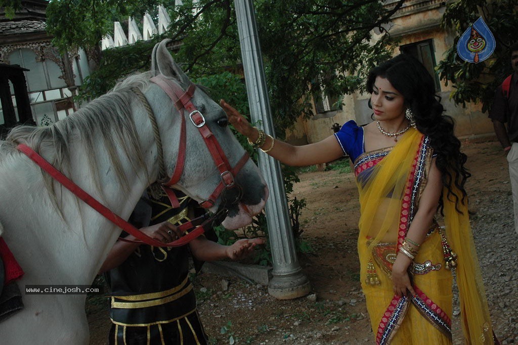 Chandra Tamil Movie Hot Stills - 16 / 39 photos