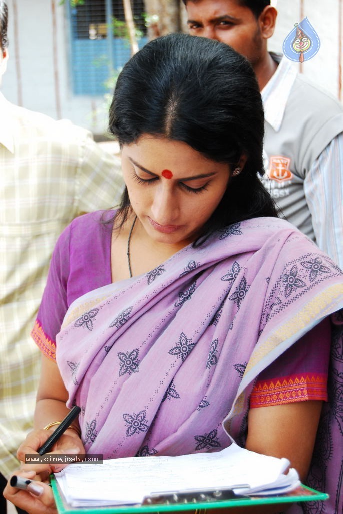 Chandra Tamil Movie Hot Stills - 33 / 39 photos