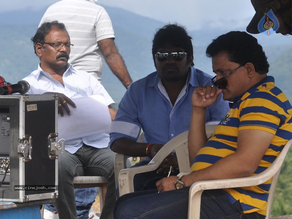 Chandrudilo Vunde Kundelu Stills n Walls - 26 / 33 photos