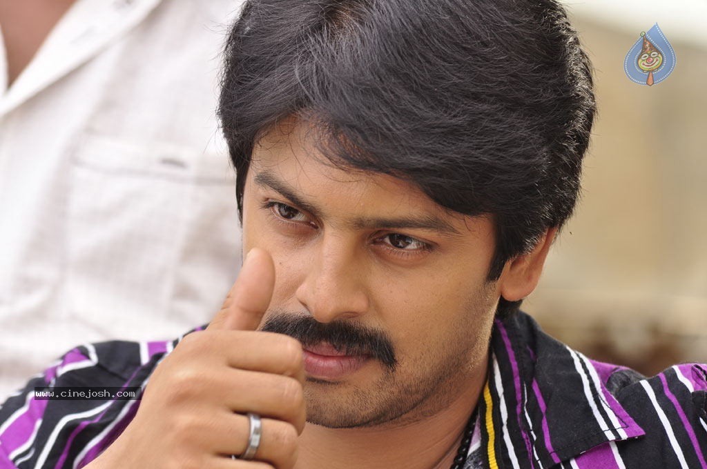 Chatriyavamsam Tamil Movie Stills - 9 / 46 photos