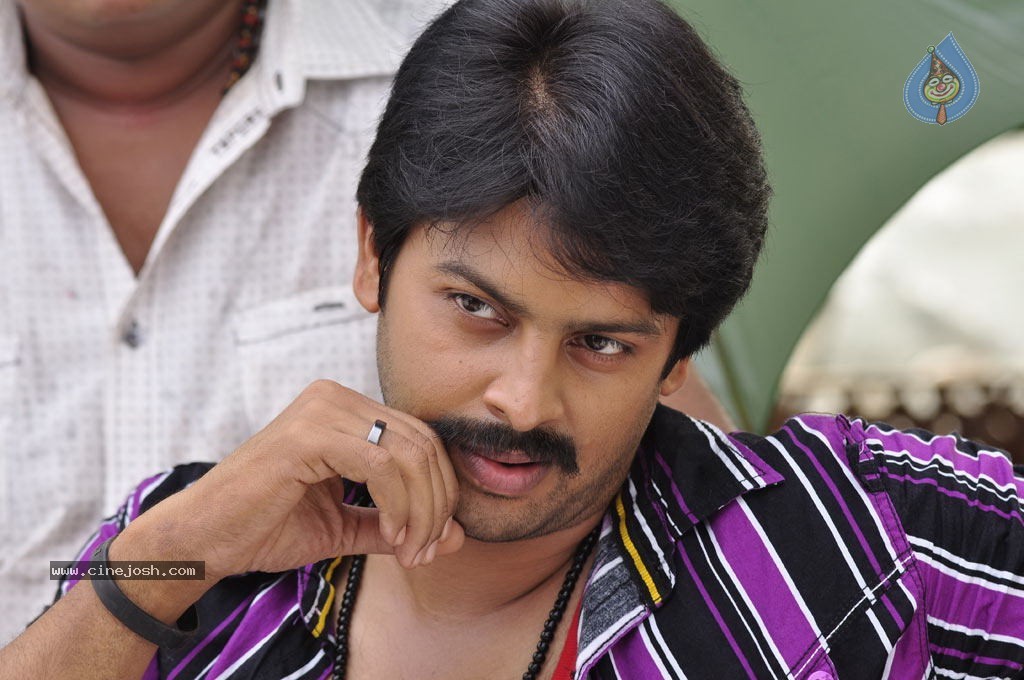 Chatriyavamsam Tamil Movie Stills - 34 / 46 photos