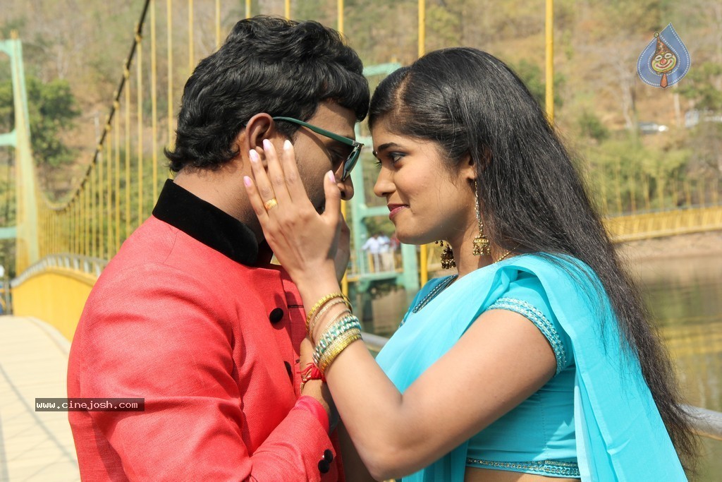 Chatting Movie New Photos - 27 / 62 photos