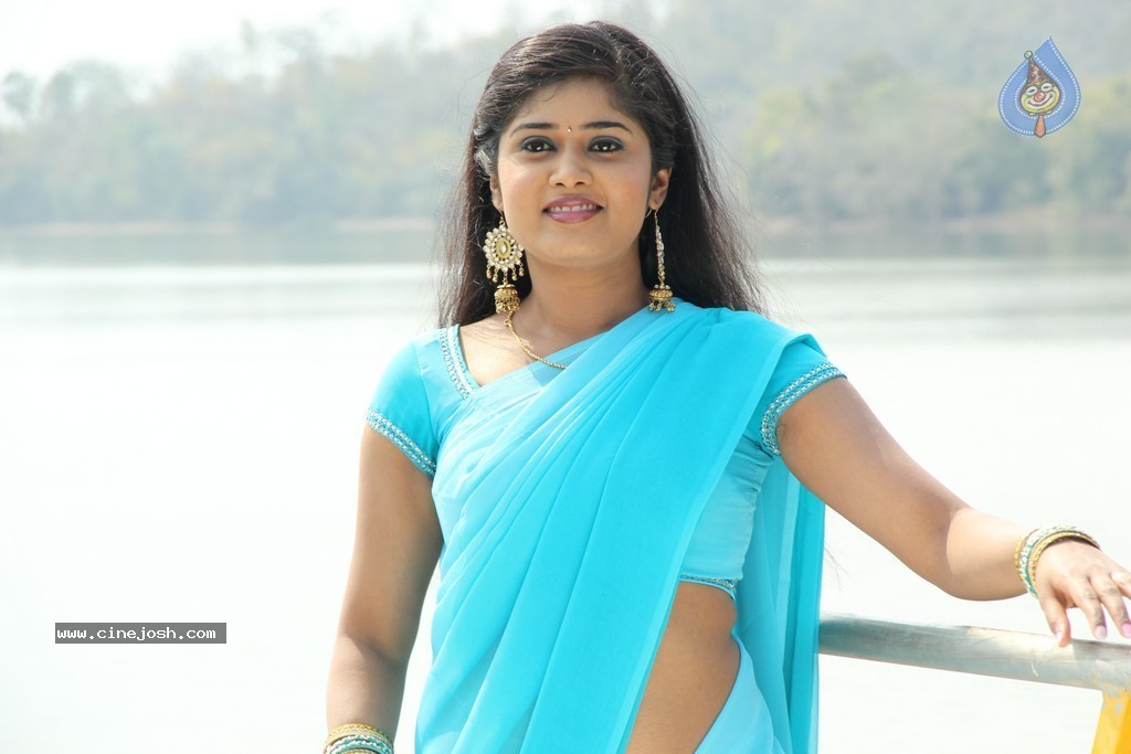 Chatting Movie New Photos - 29 / 62 photos