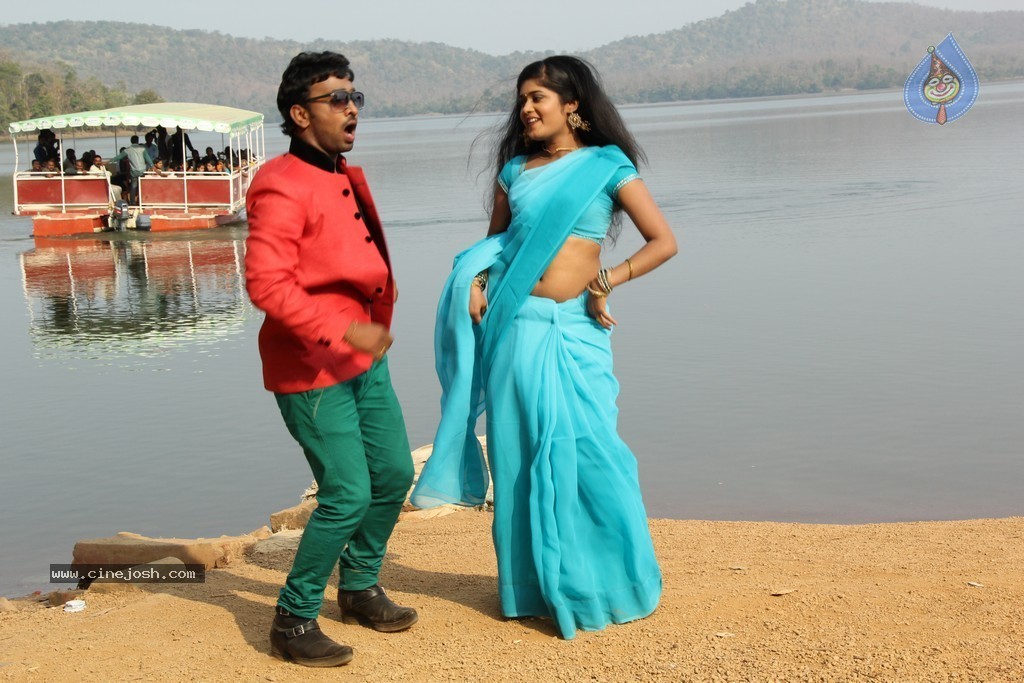 Chatting Movie New Photos - 30 / 62 photos