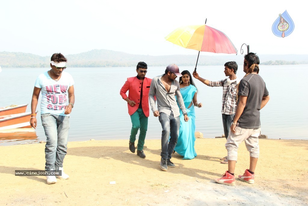 Chatting Movie New Photos - 36 / 62 photos