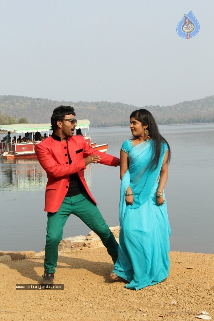 Chatting Movie New Photos - 38 / 62 photos