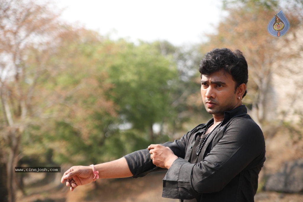 Chatting Movie Stills n Wallpapers - 20 / 38 photos