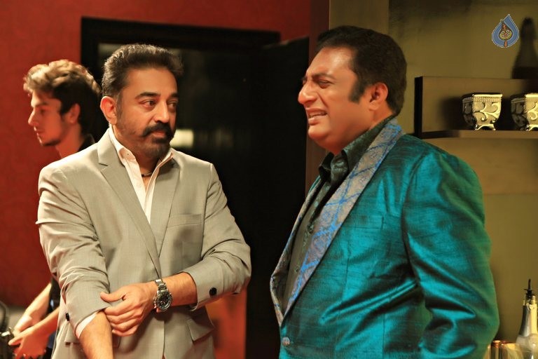 Cheekati Rajyam Photos and Posters - 34 / 35 photos