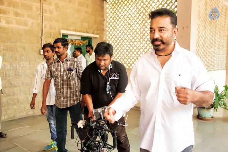 Cheekati Rajyam Working Photos - 8 / 19 photos