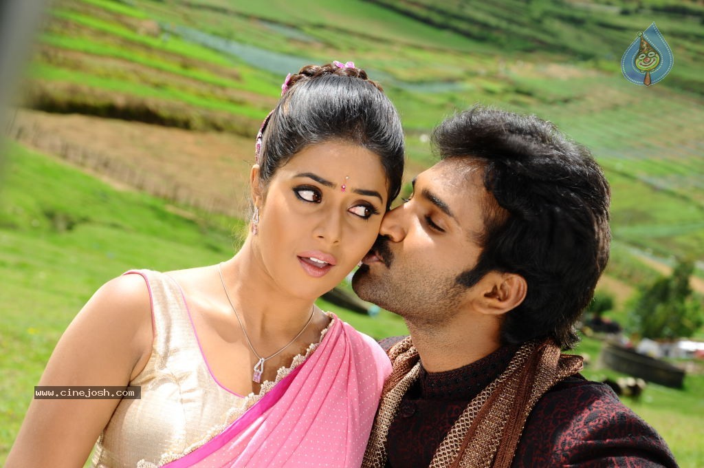 Chelagatam Movie Stills Gallery - 15 / 32 photos