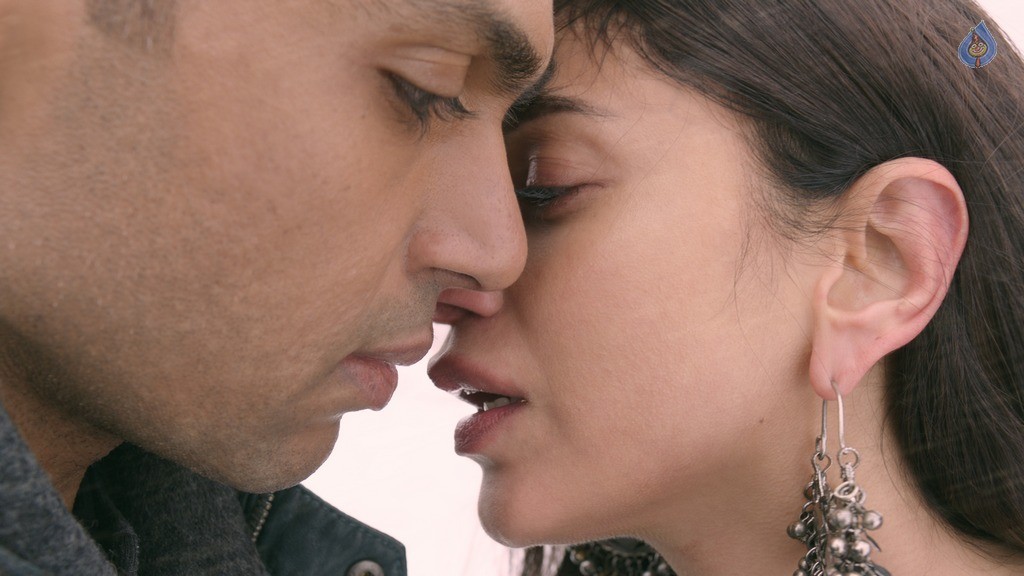 Cheliyaa Movie New Pics - 1 / 3 photos