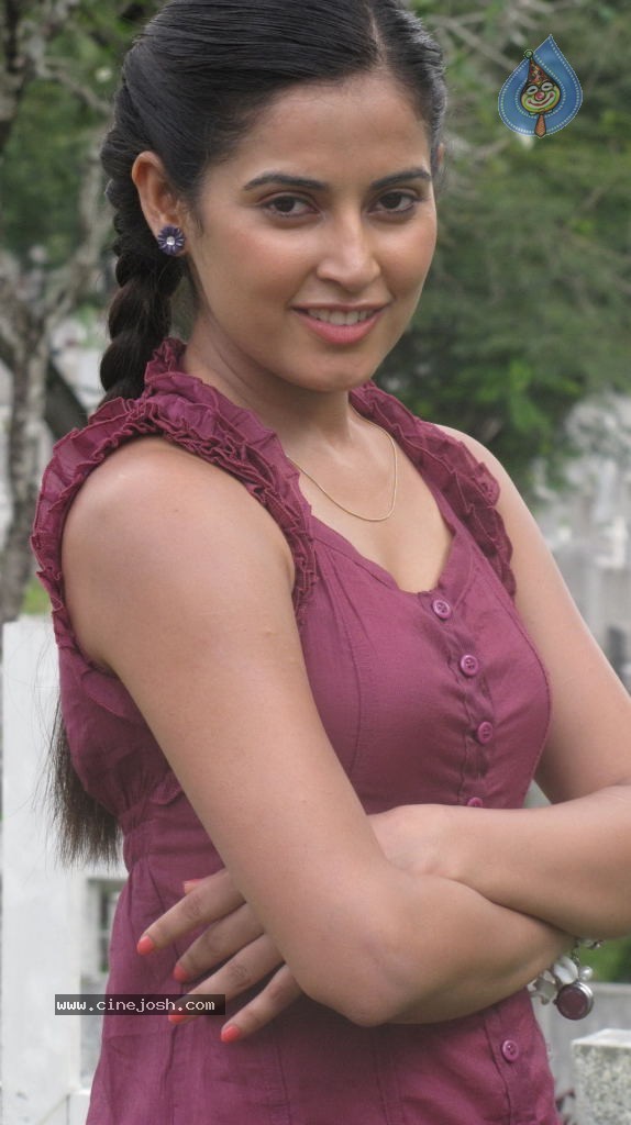 Chikki Mukki Tamil Movie Hot Stills - 10 / 48 photos