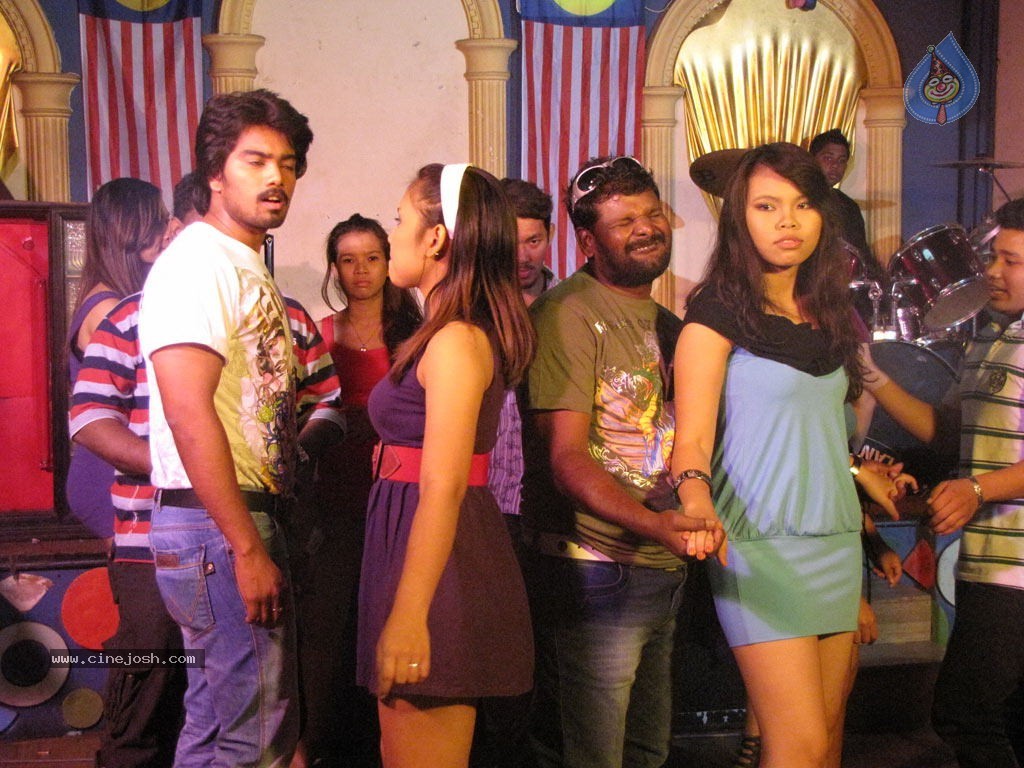 Chikki Mukki Tamil Movie Hot Stills - 12 / 48 photos