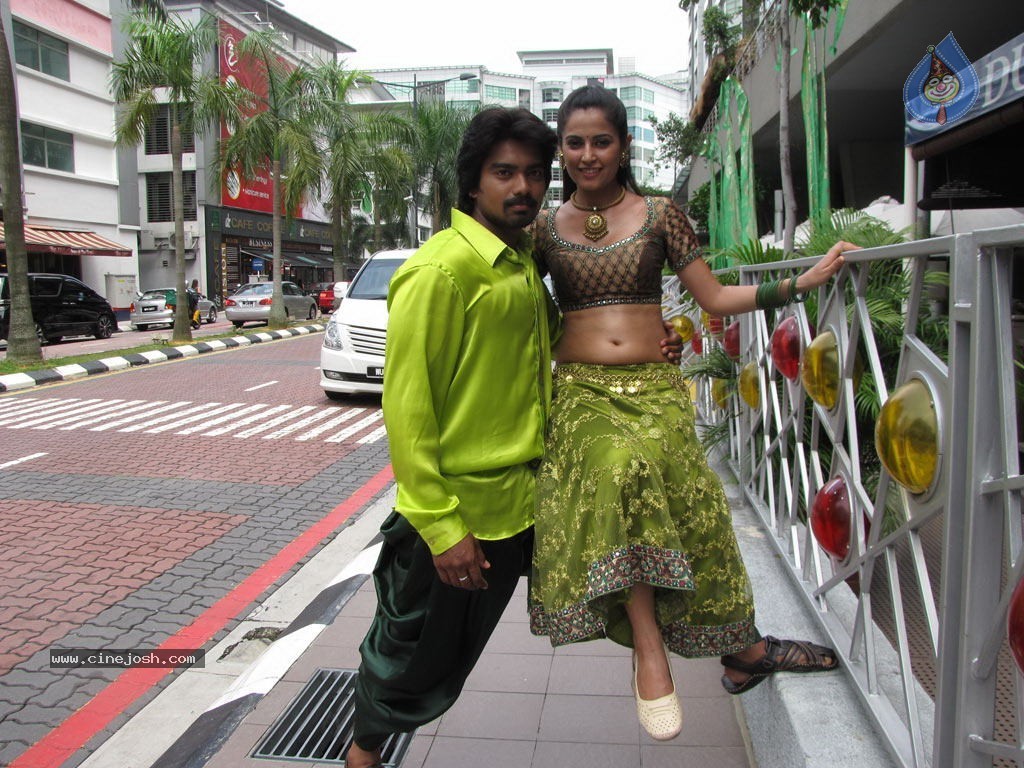Chikki Mukki Tamil Movie Hot Stills - 15 / 48 photos